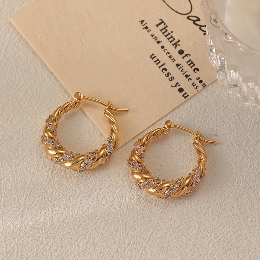 Elegant Gold Hoop Earrings